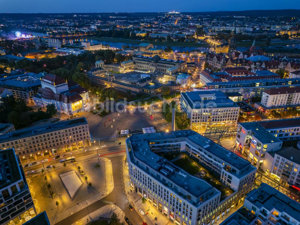 Nachtluftbild Dresden - Nachtluftbild Büro- und Geschäftshaus Haus Postplatz in Dresden im Bundesland Sachsen, Deutschland