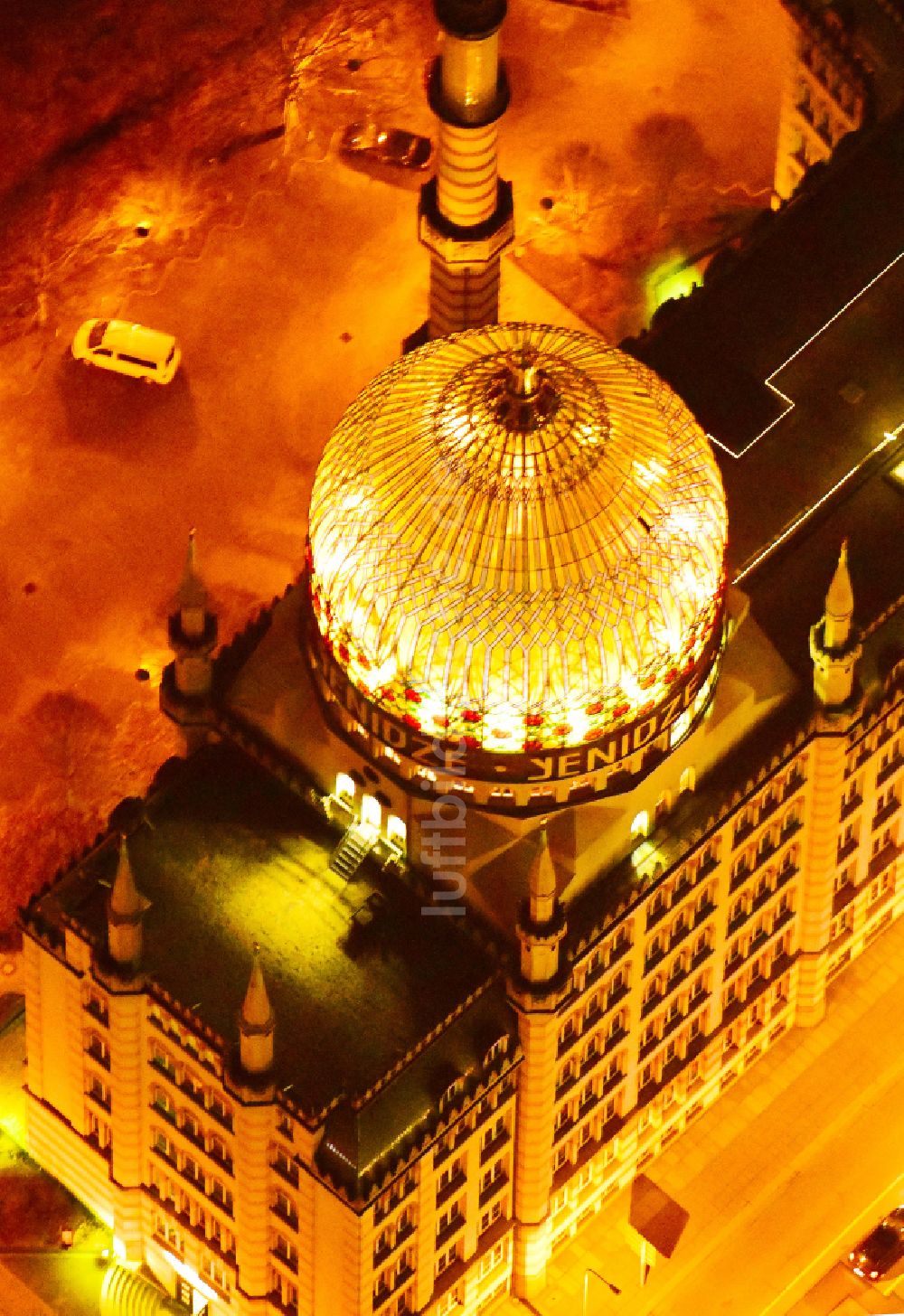 Dresden bei Nacht von oben - Nachtluftbild Büro- und Geschäftshaus Yenidze in Dresden im Bundesland Sachsen, Deutschland