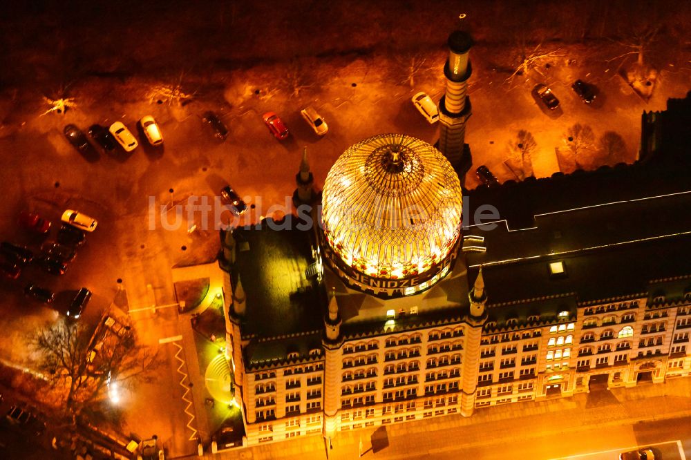 Dresden bei Nacht aus der Vogelperspektive: Nachtluftbild Büro- und Geschäftshaus Yenidze in Dresden im Bundesland Sachsen, Deutschland