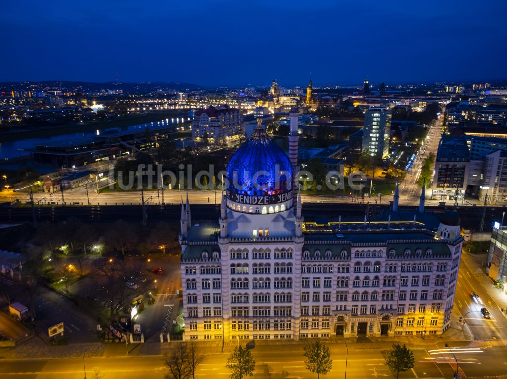 Dresden bei Nacht aus der Vogelperspektive: Nachtluftbild Büro- und Geschäftshaus Yenidze in Dresden im Bundesland Sachsen, Deutschland