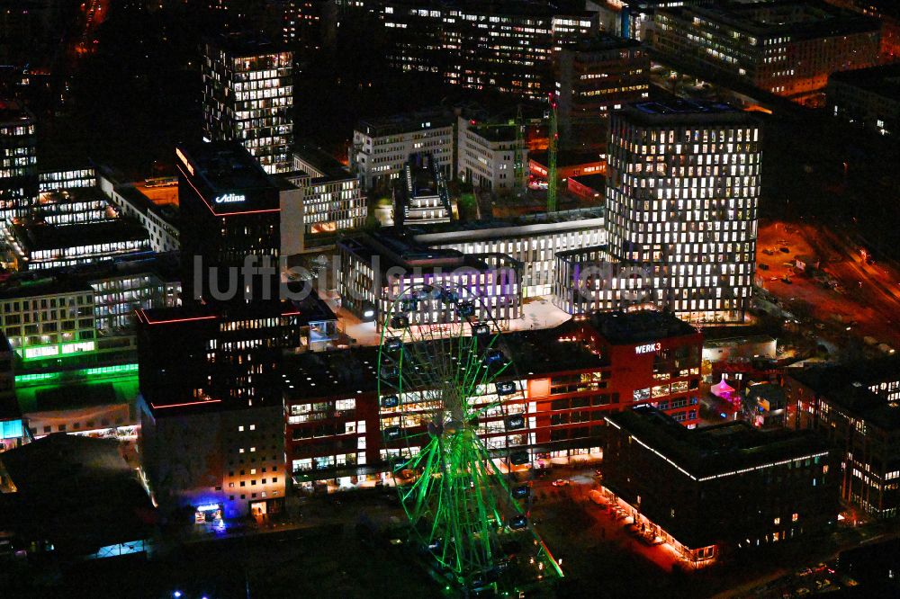 München bei Nacht aus der Vogelperspektive: Nachtluftbild Büro- und Geschäftshauses WERK3 im Ortsteil Ramersdorf-Perlach in München im Bundesland Bayern, Deutschland