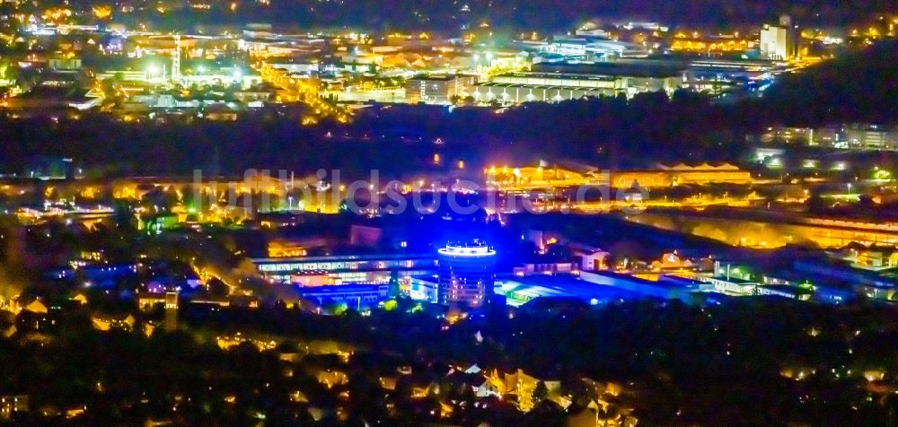 Mülheim an der Ruhr bei Nacht von oben - Nachtluftbild Büro- und Unternehmensverwaltungs- Hochhaus- Gebäude des Siemens Bau 20 an der Mellinghofer Straße in Mülheim an der Ruhr im Bundesland Nordrhein-Westfalen, Deutschland