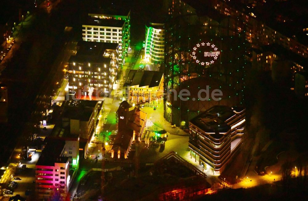 Nachtluftbild Berlin - Nachtluftbild Bürogebäude des Geschäftshauses am EUREF-Campus an der Torgauer Straße im Ortsteil Schöneberg in Berlin, Deutschland