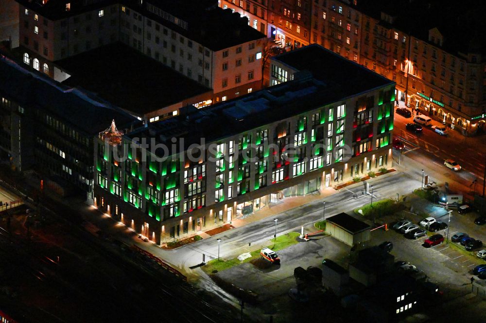 München bei Nacht von oben - Nachtluftbild Bürogebäude des Geschäftshauses der GVG Immobilien Service GmbH im Ortsteil Au-Haidhausen in München im Bundesland Bayern, Deutschland