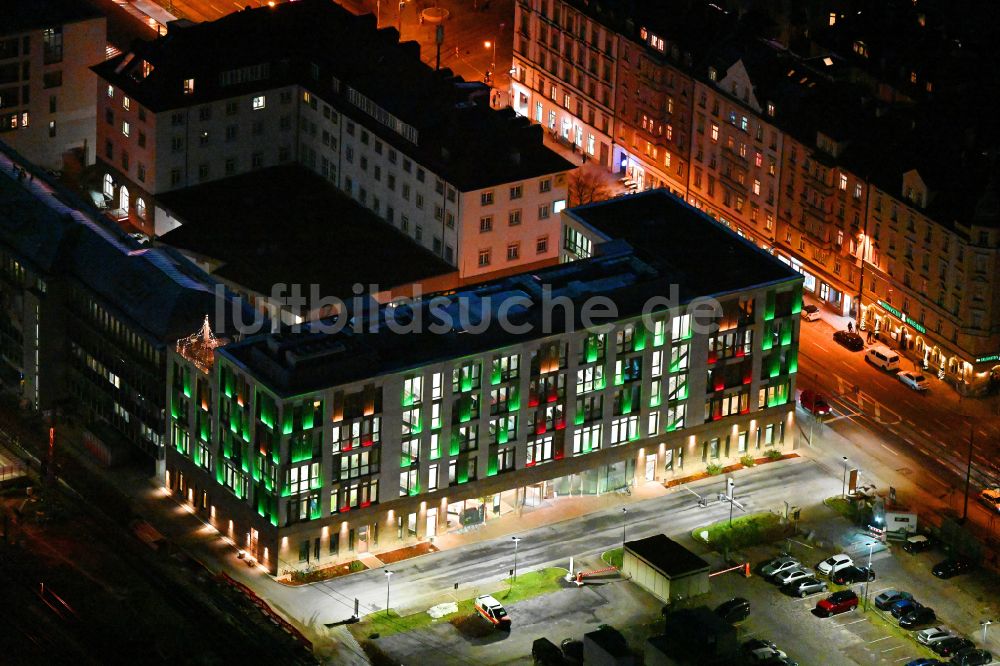 München bei Nacht aus der Vogelperspektive: Nachtluftbild Bürogebäude des Geschäftshauses der GVG Immobilien Service GmbH im Ortsteil Au-Haidhausen in München im Bundesland Bayern, Deutschland