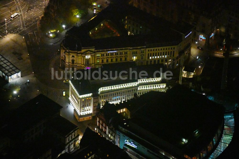 Nachtluftbild Leipzig - Nachtluftbild Bürogebäude des Geschäftshauses Petersstraße in Leipzig im Bundesland Sachsen, Deutschland