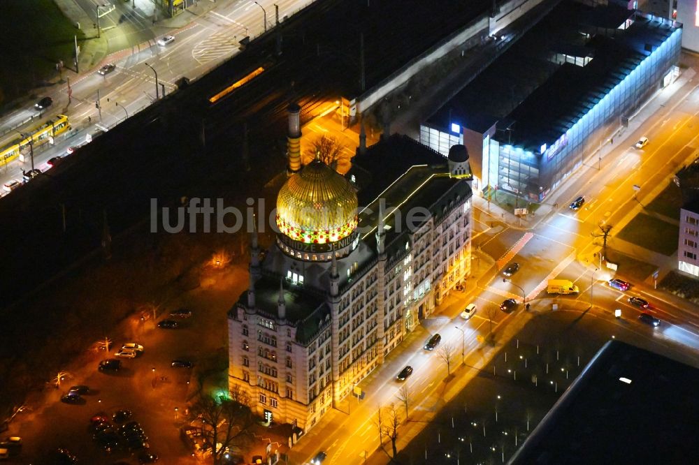 Dresden bei Nacht aus der Vogelperspektive: Nachtluftbild Bürogebäude des Geschäftshauses Yenidze an der Weißeritzstrasse im Ortsteil Altstadt in Dresden im Bundesland Sachsen, Deutschland