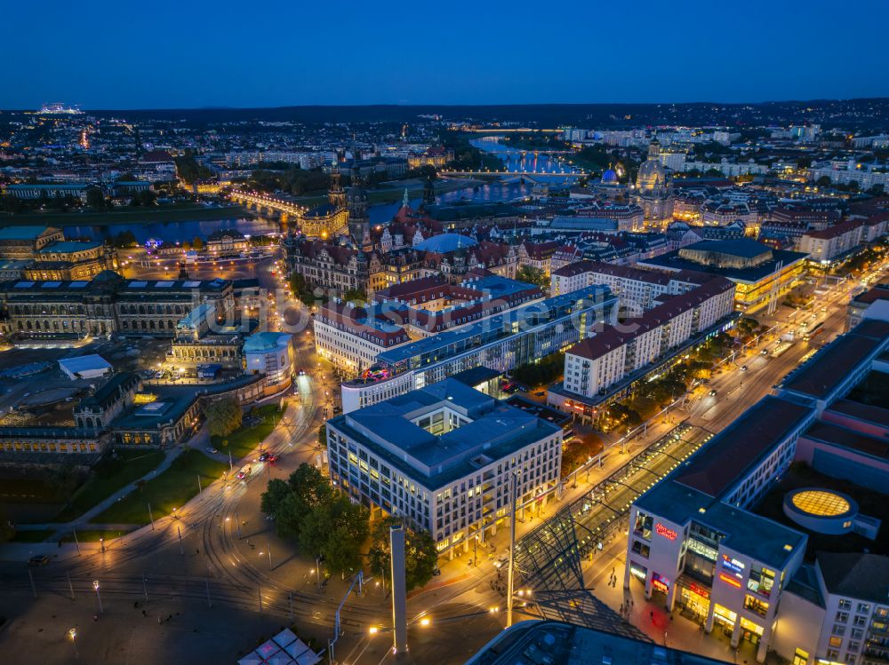 Nachtluftbild Dresden - Nachtluftbild Bürogebäude SAP Deutschland SE in Dresden im Bundesland Sachsen, Deutschland