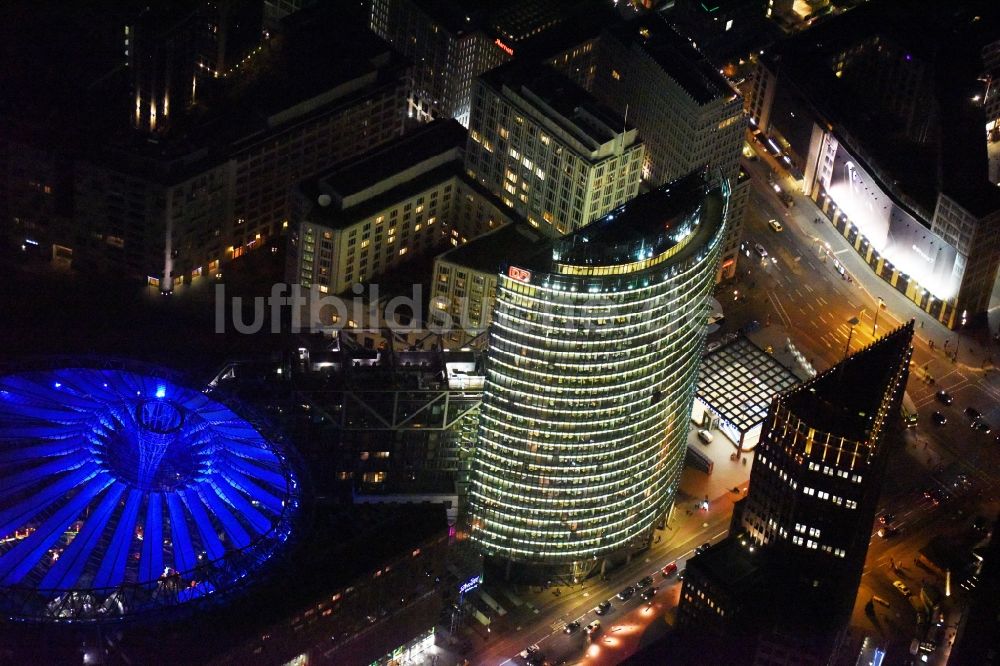 Nachtluftbild Berlin - Nachtluftbild Bürohochhaus Bahn Tower am Sony-Center am Potsdamer Platz im Ortsteil Tiergarten in Berlin