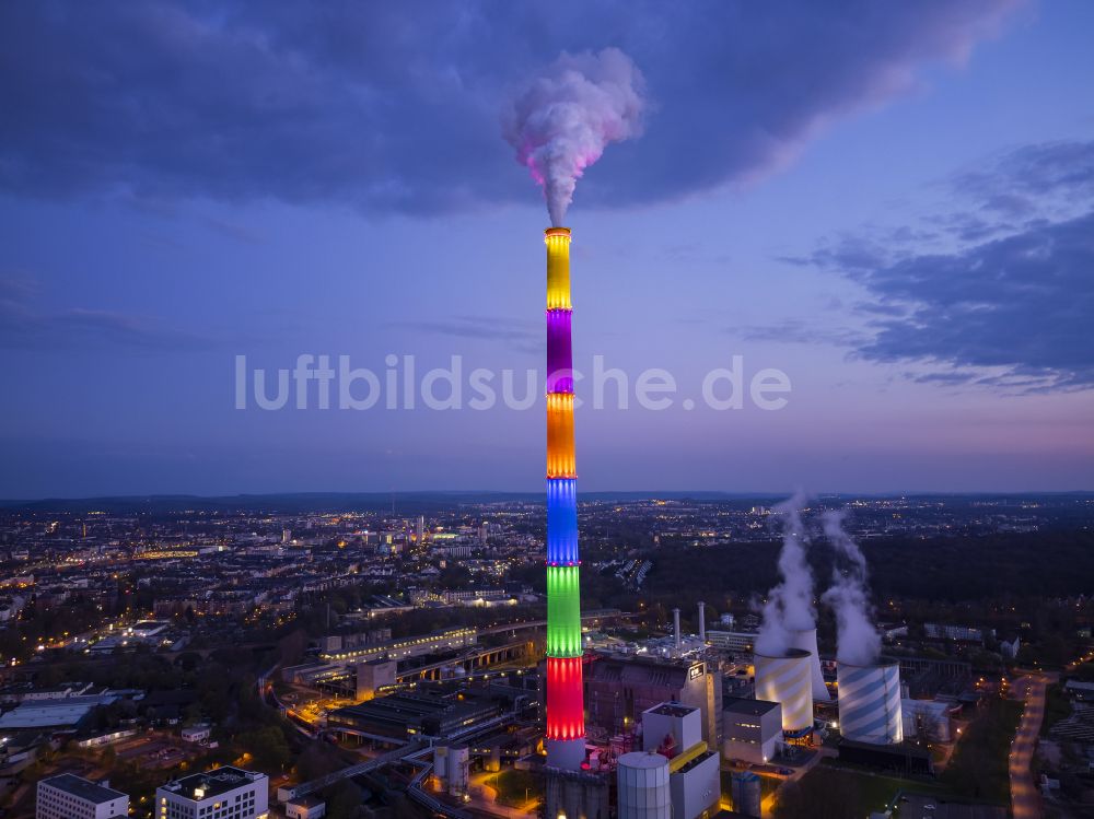 Nacht-Luftaufnahme Chemnitz - Nachtluftbild Bunter Schornstein Chemnitzer Esse im Ortsteil Furth in Chemnitz im Bundesland Sachsen, Deutschland