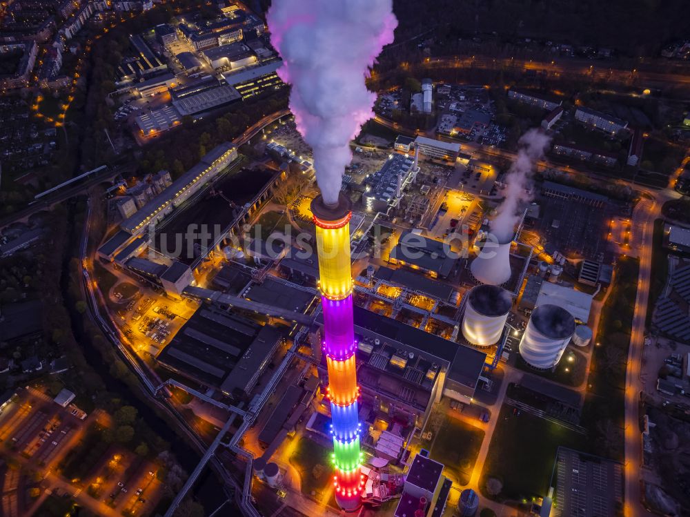 Chemnitz bei Nacht von oben - Nachtluftbild Bunter Schornstein Chemnitzer Esse im Ortsteil Furth in Chemnitz im Bundesland Sachsen, Deutschland