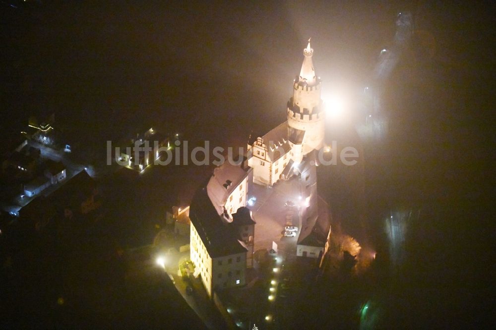 Weida bei Nacht von oben - Nachtluftbild Burg - Museum Osterburg in Weida im Bundesland Thüringen, Deutschland