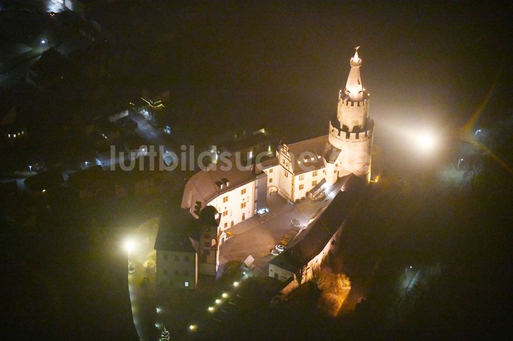 Weida bei Nacht aus der Vogelperspektive: Nachtluftbild Burg - Museum Osterburg in Weida im Bundesland Thüringen, Deutschland