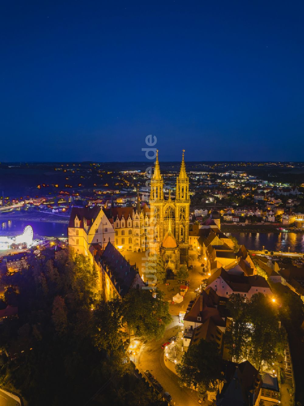 Nachtluftbild Meißen - Nachtluftbild Burganlage des Schloss Albrechtsburg mit dem Hochstift Dom am Domplatz in Meißen im Bundesland Sachsen