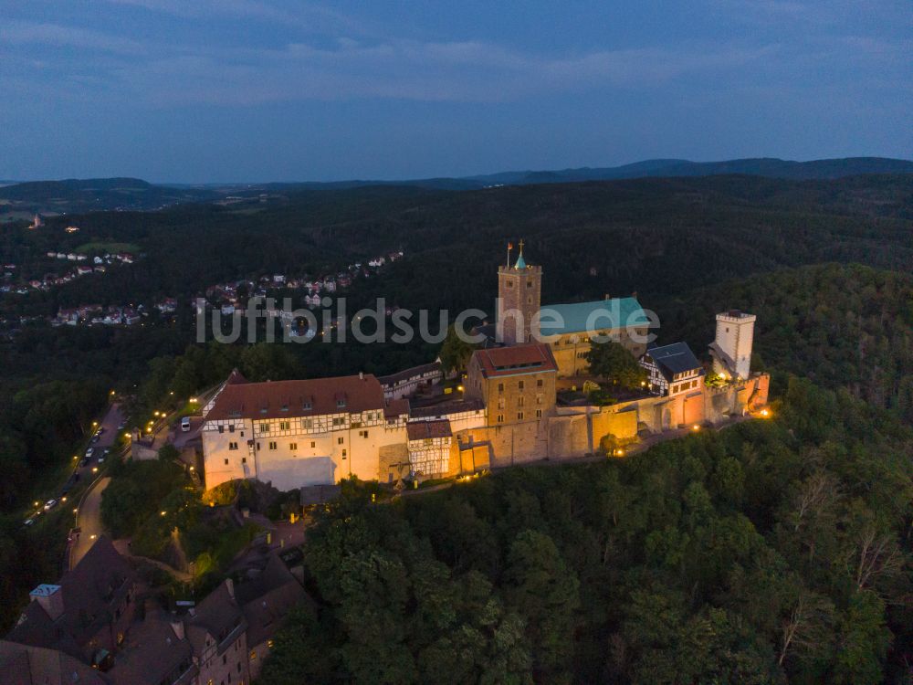 Nachtluftbild Eisenach - Nachtluftbild Burganlage der Veste Wartburg in Eisenach im Bundesland Thüringen, Deutschland