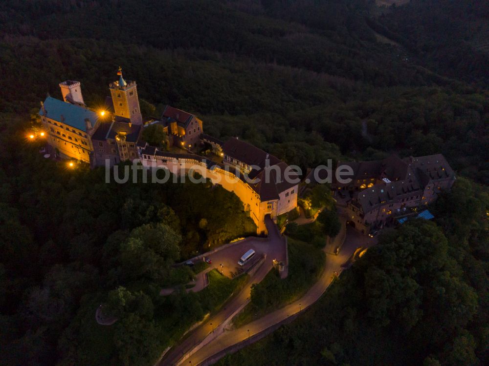 Nachtluftbild Eisenach - Nachtluftbild Burganlage der Veste Wartburg in Eisenach im Bundesland Thüringen, Deutschland