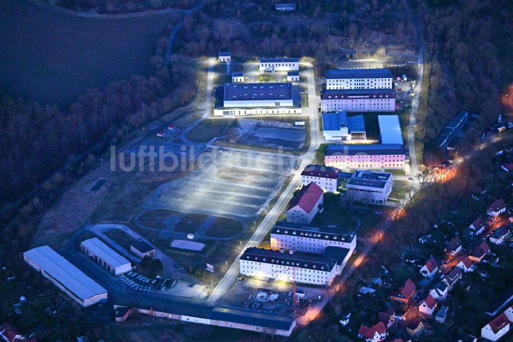 Meiningen bei Nacht aus der Vogelperspektive: Nachtluftbild Campus- Gebäude der Fachhochschule für öffentliche Verwaltung - Fachbereich Polizei in Meiningen im Bundesland Thüringen, Deutschland