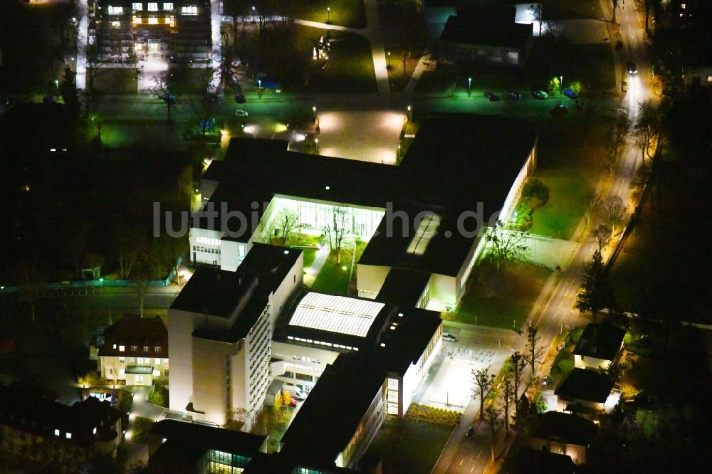 Nachtluftbild Berlin - Nachtluftbild Campus- Gebäude der Universität Freie Universität in Berlin, Deutschland