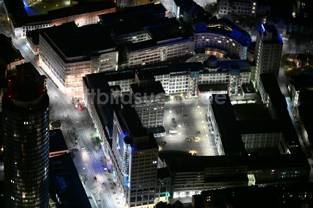 Nachtluftbild Jena - Nachtluftbild Campus- Gebäude der Universität Friedrich-Schiller-Universität Jena und Bürogebäude der Jenoptik AG in Jena im Bundesland Thüringen, Deutschland