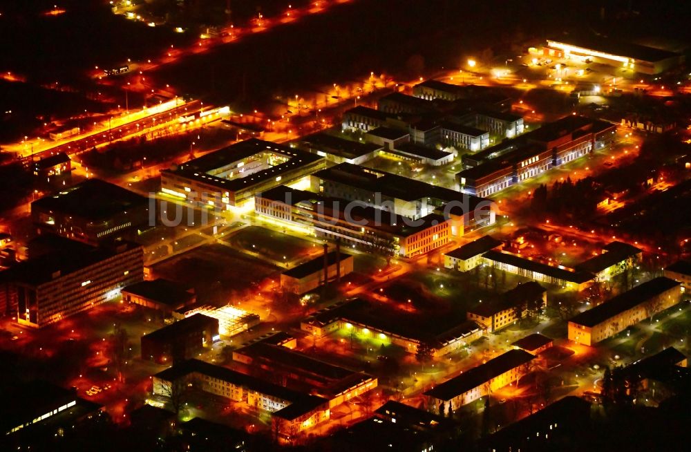 Nachtluftbild Potsdam - Nachtluftbild Campus- Gebäude der Universität im Ortsteil Golm in Potsdam im Bundesland Brandenburg, Deutschland