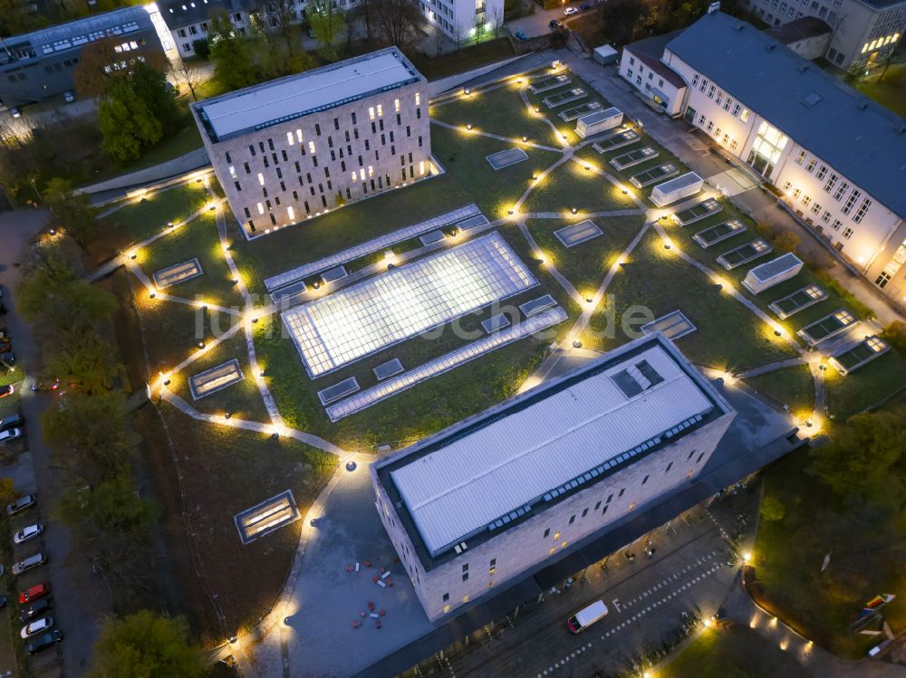 Nachtluftbild Dresden - Nachtluftbild Campus- Gebäude der Universität TU Technische Universität in Dresden im Bundesland Sachsen, Deutschland