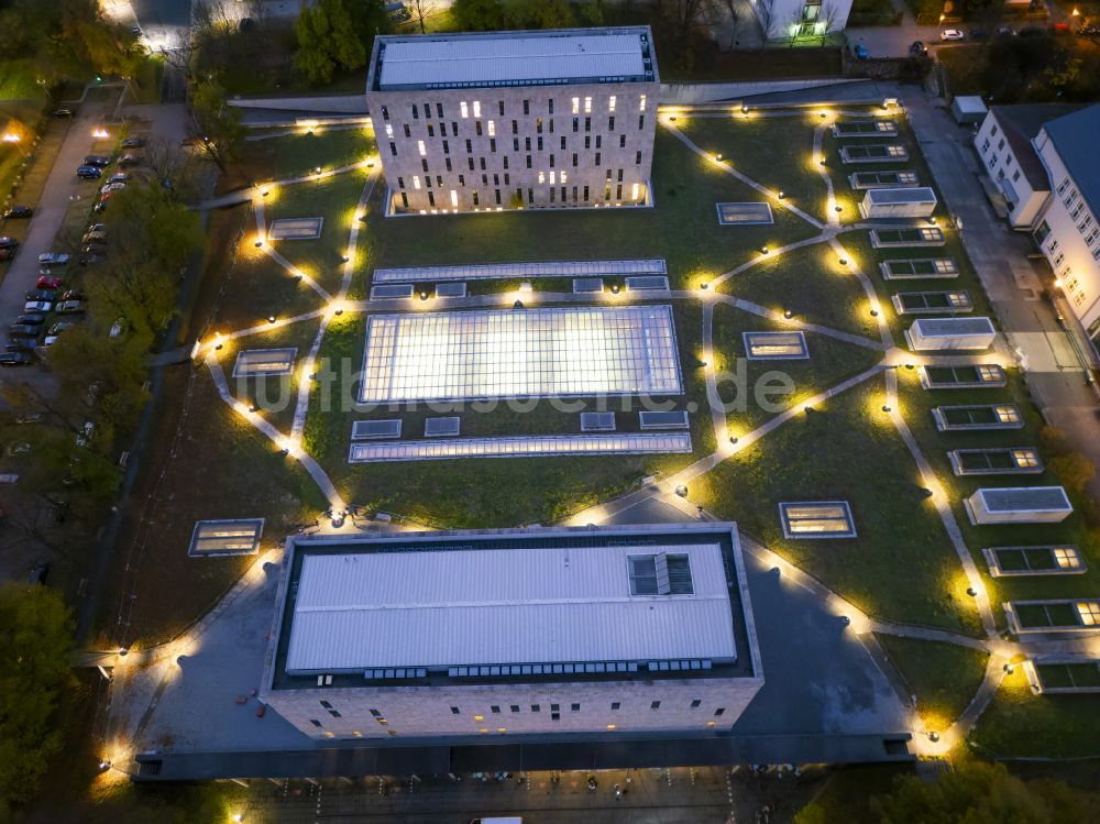 Nacht-Luftaufnahme Dresden - Nachtluftbild Campus- Gebäude der Universität TU Technische Universität in Dresden im Bundesland Sachsen, Deutschland