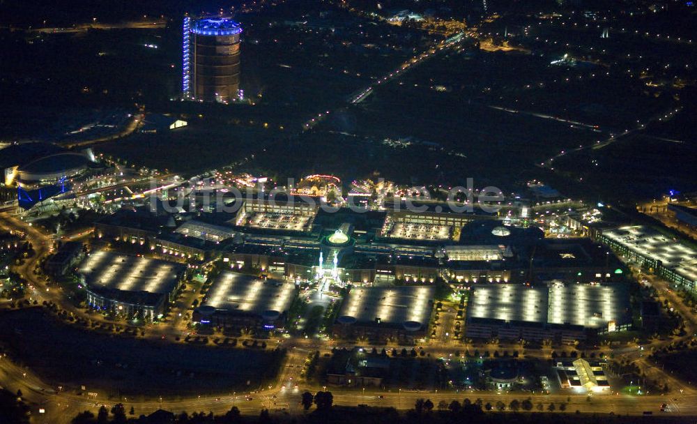 Nacht-Luftaufnahme Oberhausen - CentrO - Neue Mitte Oberhausen in Nordrhein-Westfalen bei Nacht