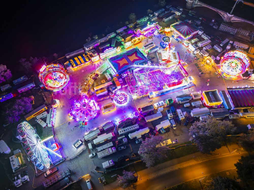 Nachtluftbild Dresden - Nachtluftbild Circus- Zelt- Kuppeln des Zirkus Dresdner Weihnachts-Circus an der Pieschener Allee im Ortsteil Altstadt in Dresden im Bundesland Sachsen, Deutschland