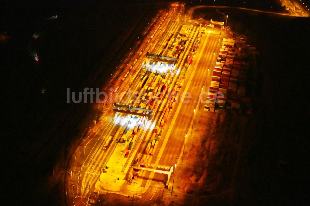 Leipzig bei Nacht von oben - Nachtluftbild Container- Terminal im GVZ Güterverkehrszentrum im Ortsteil Wahren in Leipzig im Bundesland Sachsen, Deutschland