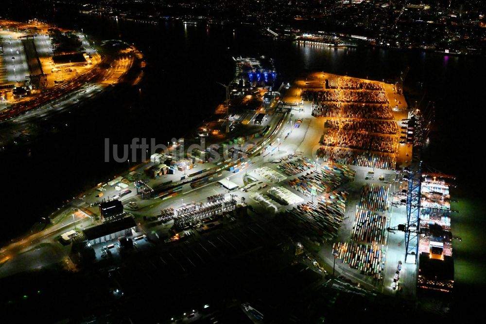 Nacht-Luftaufnahme Hamburg - Nachtluftbild Containerterminal Tollerort im Containerhafen im Stadtteil Steinwerder in Hamburg mit dem Klärwerk Köhlbrandhöft