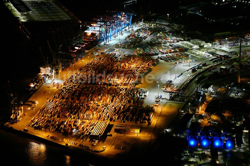 Nachtluftbild Hamburg - Nachtluftbild Containerterminal Tollerort im Containerhafen im Stadtteil Steinwerder in Hamburg mit dem Klärwerk Köhlbrandhöft