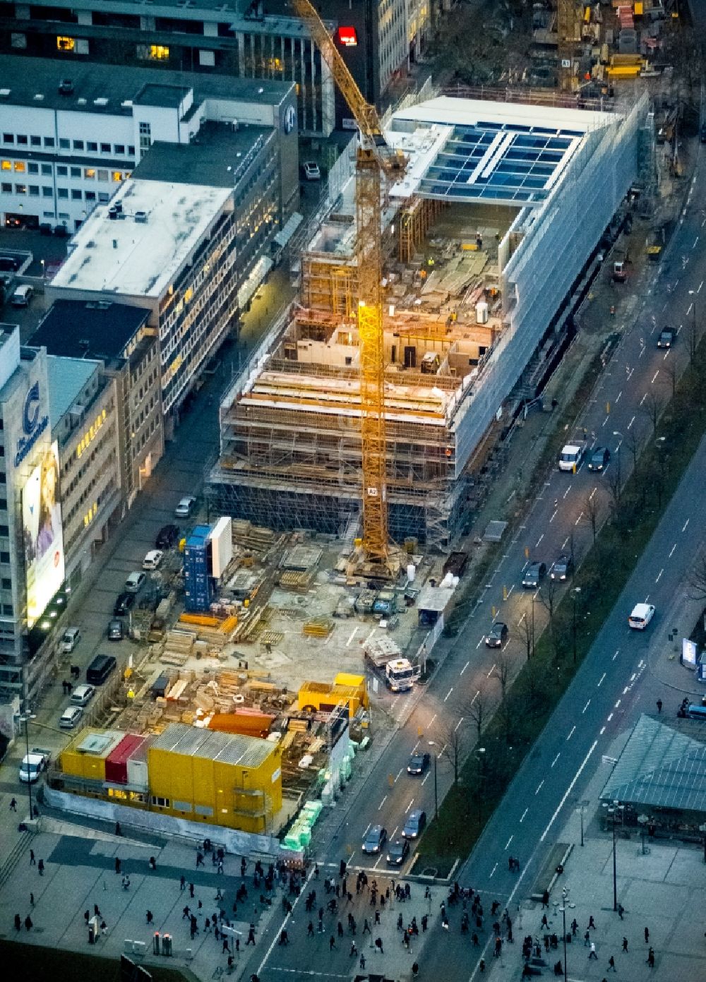 Dortmund bei Nacht von oben - Nachtluftbild der Baustelle des Deutsches Fußballmuseum in Dortmund im Ruhrgebiet in Nordrhein-Westfalen