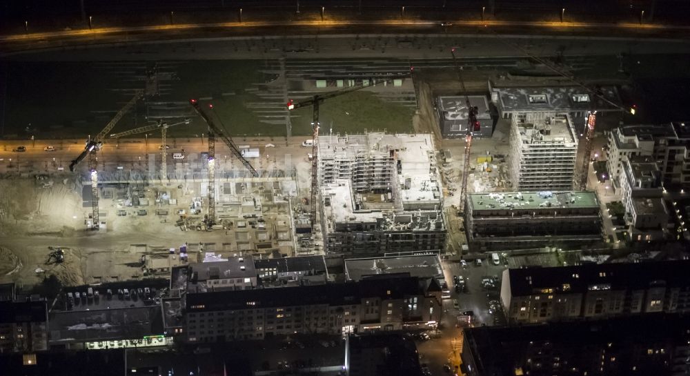 Düsseldorf bei Nacht aus der Vogelperspektive: Nachtluftbild der Baustelle des neuen Viertel Le Flair im neuen Luxus-Wohngebiet Quartier Central in Düsseldorf im Bundesland Nordrhein-Westfalen