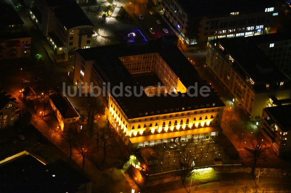 Dresden bei Nacht aus der Vogelperspektive: Nachtluftbild der Historischen Bierbrauerei Waldschlößchen- Brauerei im Stadtteil Radeberger Vorstadt in Dresden im Bundesland Sachsen