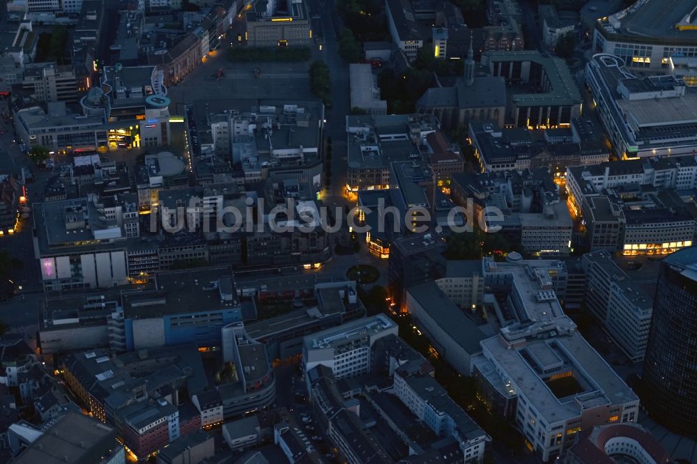 Dortmund bei Nacht aus der Vogelperspektive: Nachtluftbild der Innenstadt von Dortmund im Bundesland Nordrhein-Westfalen