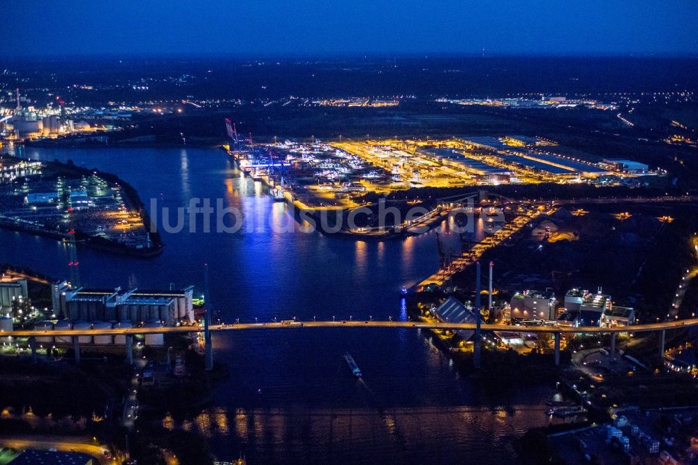 Nachtluftbild Hamburg - Nachtluftbild der Köhlbrandbrücke mit Blick auf die Süderelbe und HHLA Container Terminal Altenwerder in Hamburg