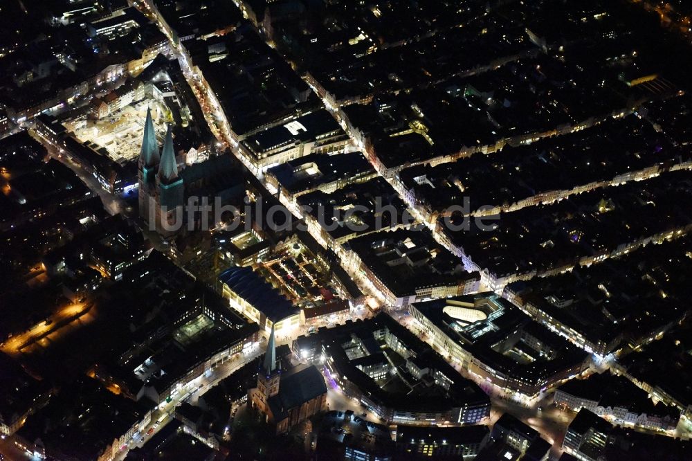 Nachtluftbild Lübeck - Nachtluftbild der Kirchengebäude in Lübeck im Bundesland Schleswig-Holstein