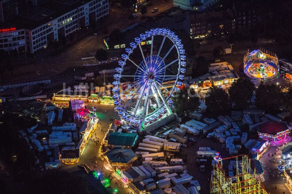 Hamburg bei Nacht von oben - Nachtluftbild der Kirmes - Veranstaltung Hamburger Dom auf dem Heiligengeistfeld in Hamburg