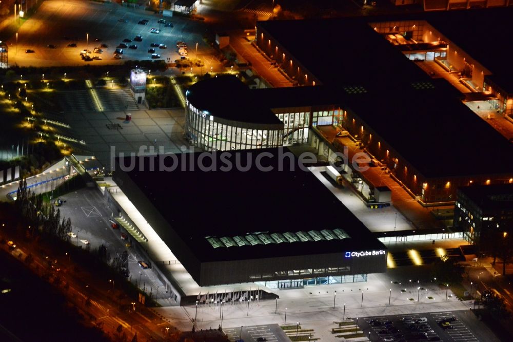 Nachtluftbild Berlin - Nachtluftbild der Messe- Veranstaltungsstätte City Cube am Messegelände in Berlin Charlottenburg