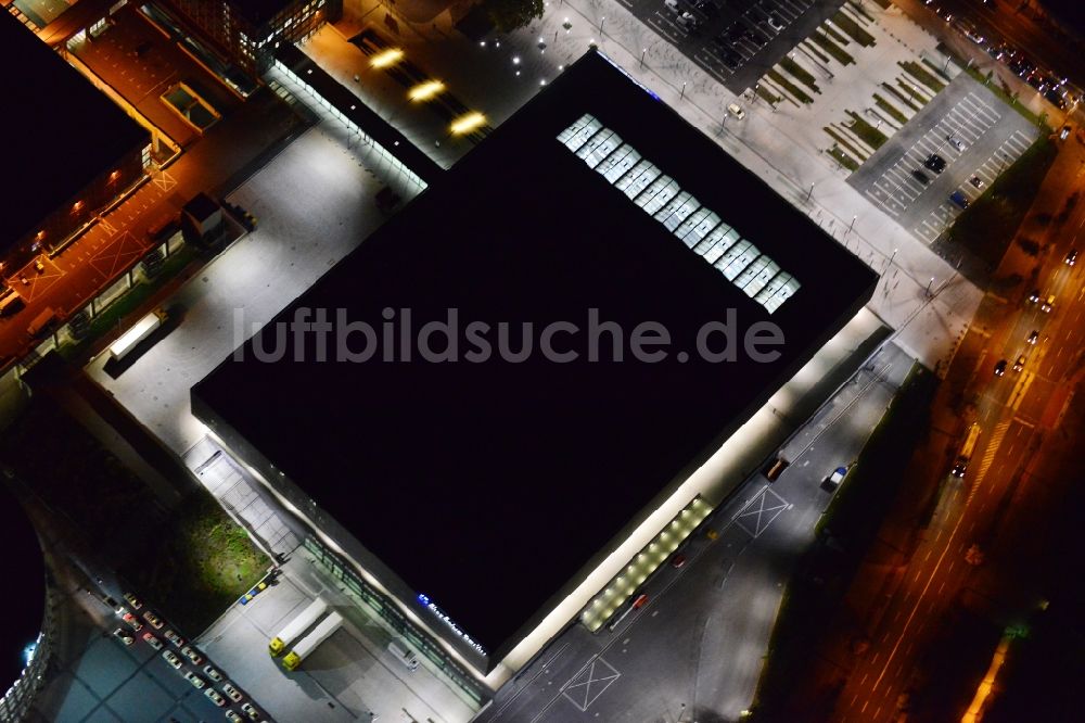 Berlin bei Nacht von oben - Nachtluftbild der Messe- Veranstaltungsstätte City Cube am Messegelände in Berlin Charlottenburg