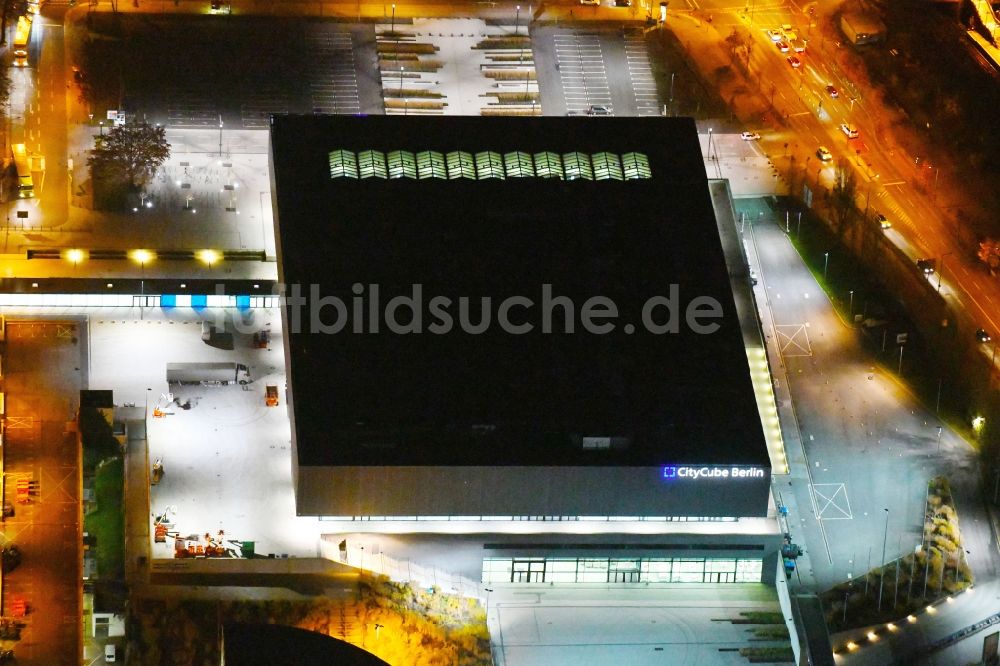 Nachtluftbild Berlin - Nachtluftbild der Messe- Veranstaltungsstätte City Cube am Messegelände in Berlin Charlottenburg