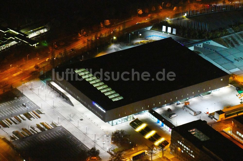 Nacht-Luftaufnahme Berlin - Nachtluftbild der Messe- Veranstaltungsstätte City Cube am Messegelände in Berlin Charlottenburg