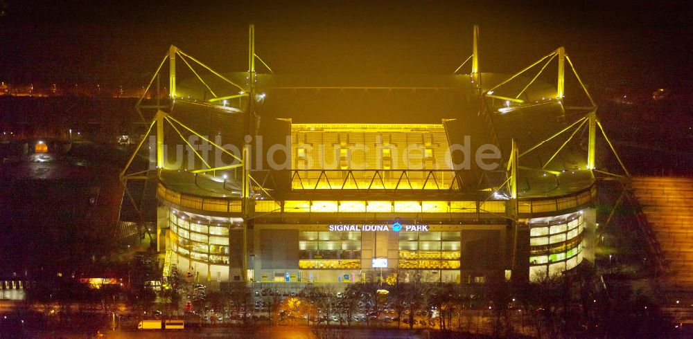 Nachtluftbild Dortmund - Nachtluftbild des Borusseum , dem Stadion Signal Iduna Park in Dortmund