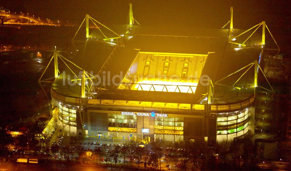 Nacht-Luftaufnahme Dortmund - Nachtluftbild des Borusseum , dem Stadion Signal Iduna Park in Dortmund