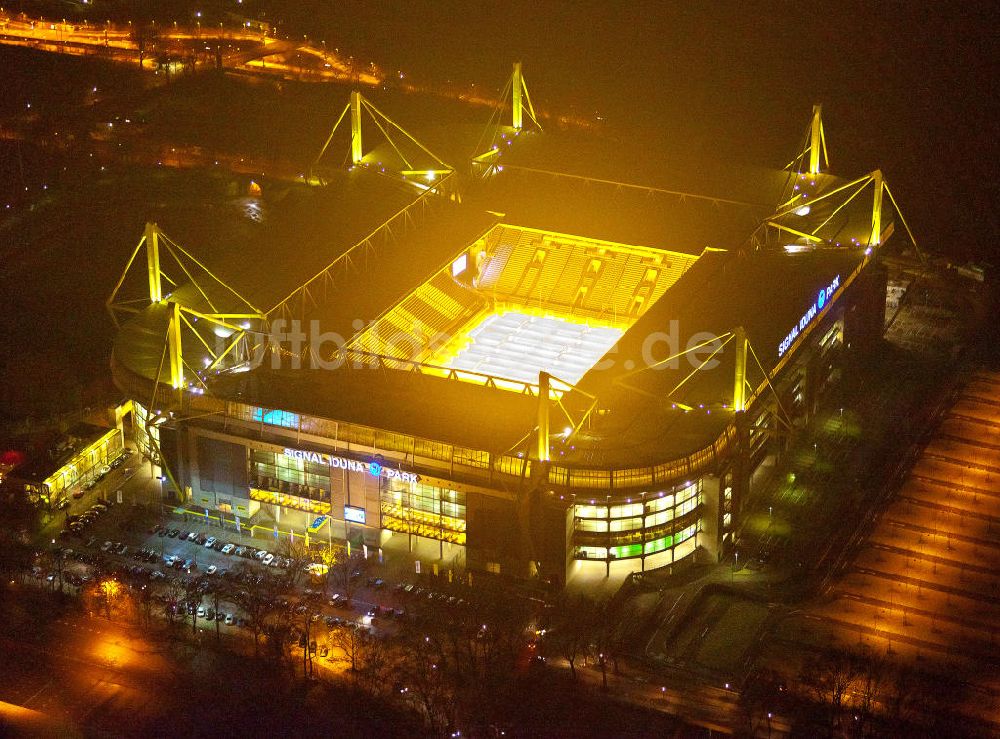 Dortmund bei Nacht von oben - Nachtluftbild des Borusseum , dem Stadion Signal Iduna Park in Dortmund