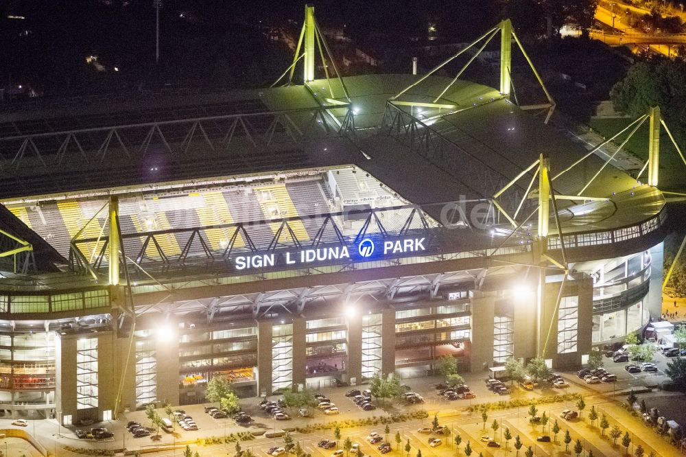 Nacht-Luftaufnahme Dortmund - Nachtluftbild des Borusseum , dem Stadion Signal Iduna Park in Dortmund