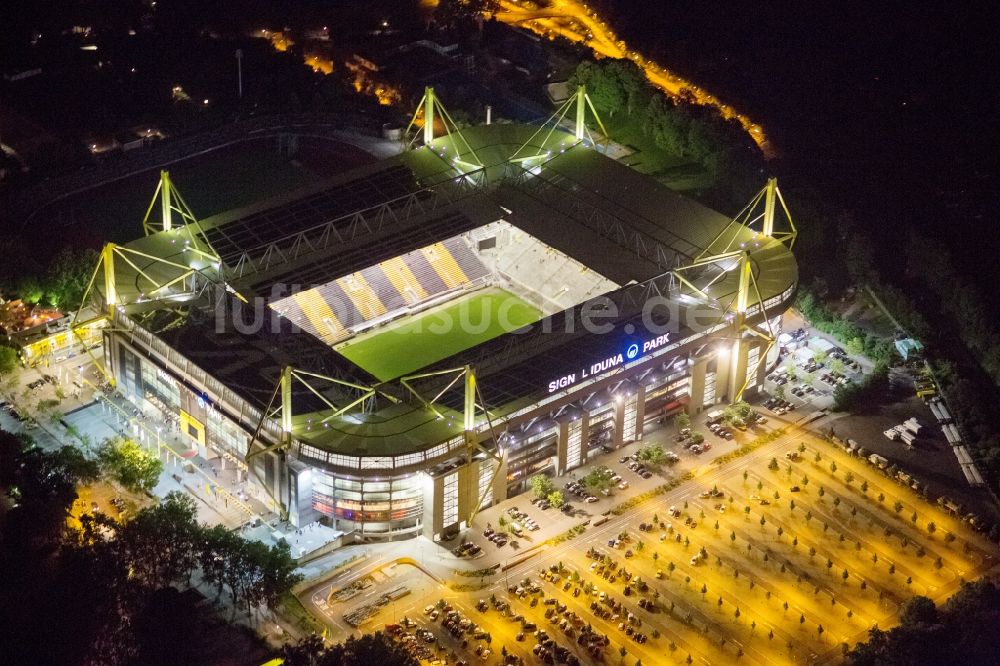 Nacht-Luftaufnahme Dortmund - Nachtluftbild des Borusseum , dem Stadion Signal Iduna Park in Dortmund