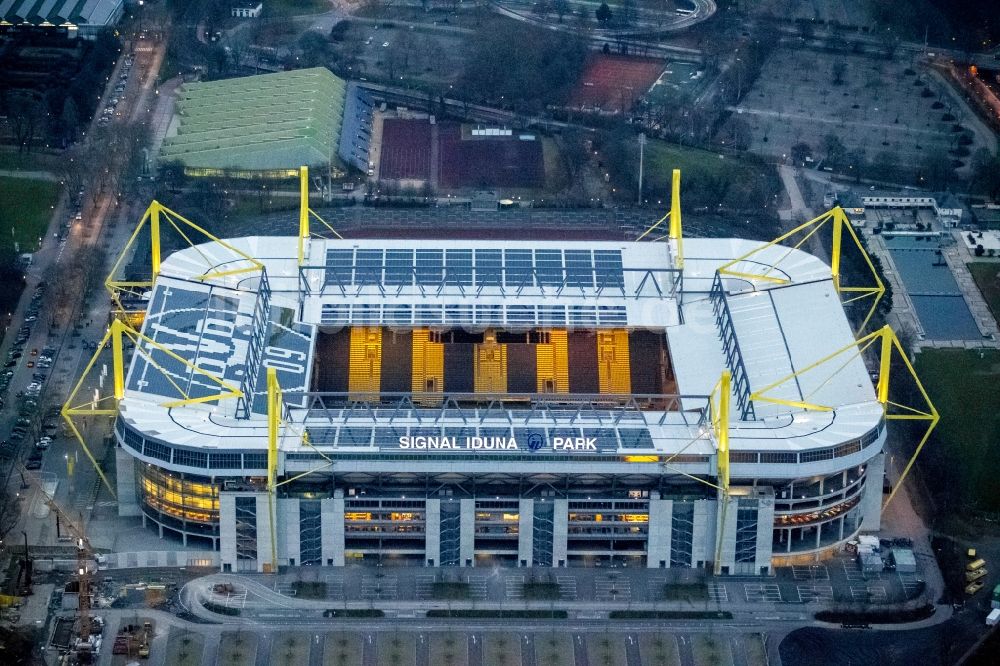 Nachtluftbild Dortmund - Nachtluftbild des Borusseum , dem Stadion Signal Iduna Park in Dortmund in Nordrhein-Westfalen