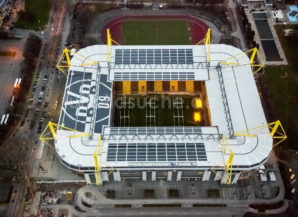 Nacht-Luftaufnahme Dortmund - Nachtluftbild des Borusseum , dem Stadion Signal Iduna Park in Dortmund in Nordrhein-Westfalen