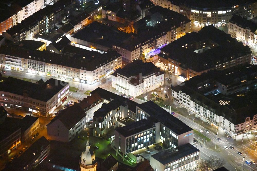 Braunschweig bei Nacht aus der Vogelperspektive: Nachtluftbild des Bürogebäude des Geschäftshauses der Nordzucker AG in der Küchenstraße in Braunschweig im Bundesland Niedersachsen, Deutschland